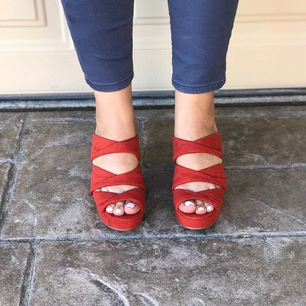 NIB Rust Twisted Upper Platform Wedge Sandals - Picture 3 of 5